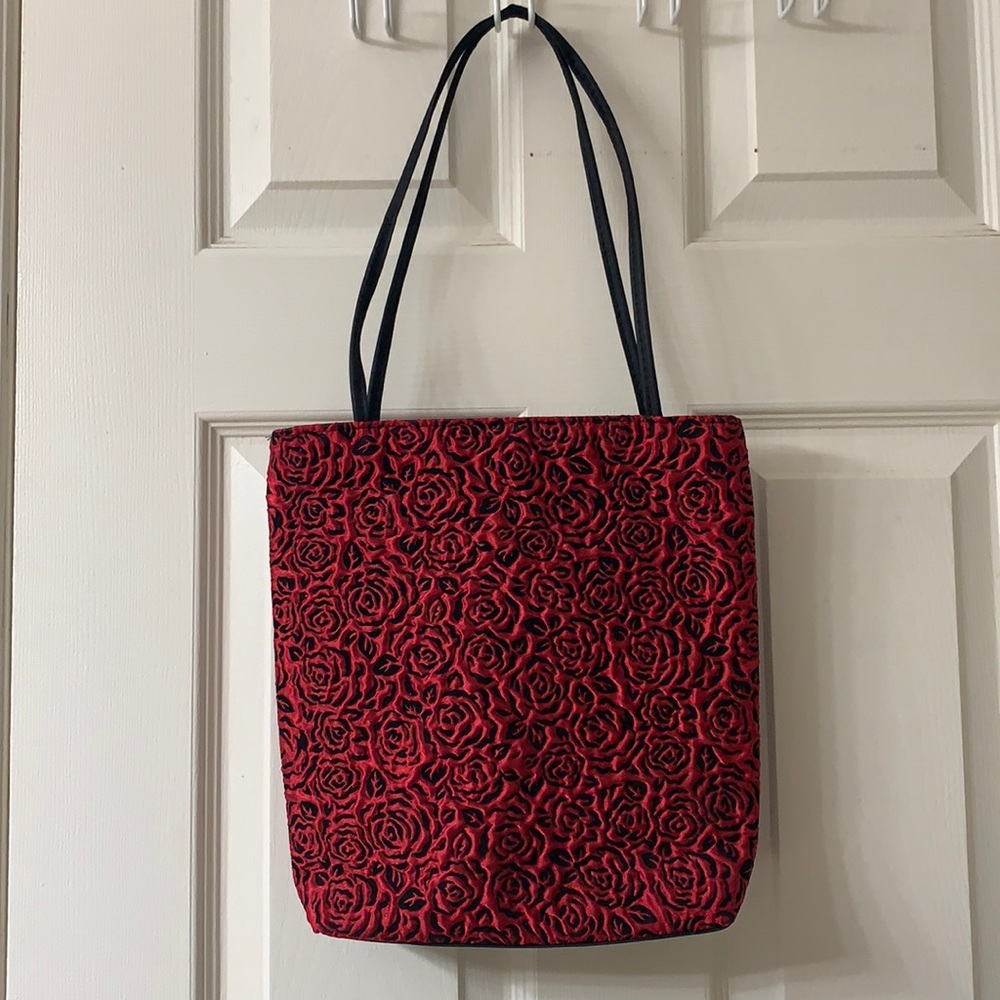 🌷3 for $25🌷Unbranded, US OS, Red Floral Pattern Lightweight Zippered Purse